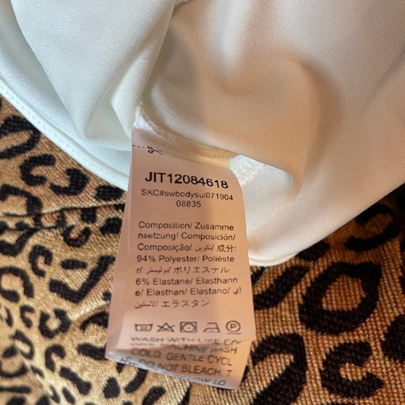 SHEIN Clasi Solid Ruffled Cheeky-Cut Bodysuit - Picture 3 of 4